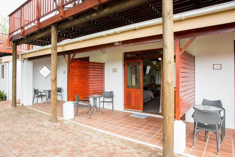 غرفة قياسية ثلاثية, Malagas