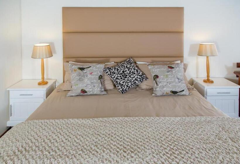 غرفة قياسية ثلاثية, Malagas