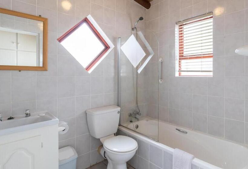 غرفة أساسية, Malagas