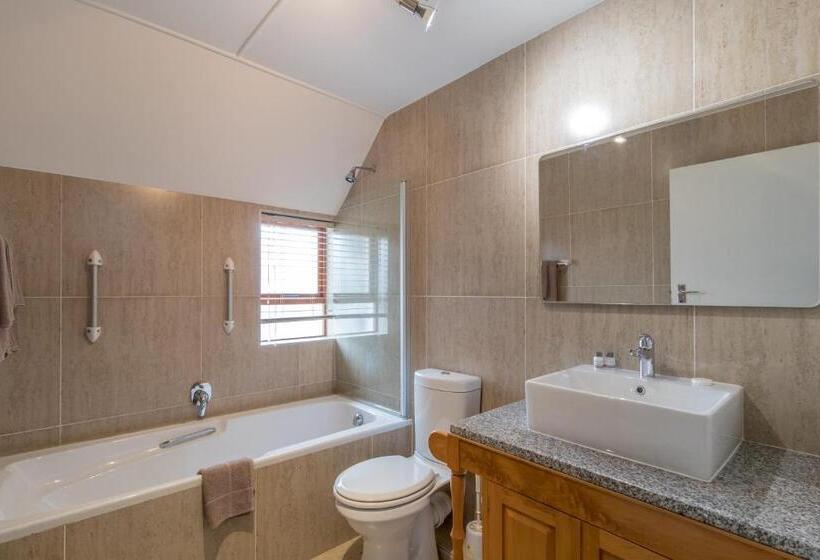 جناح عائلي, Malagas