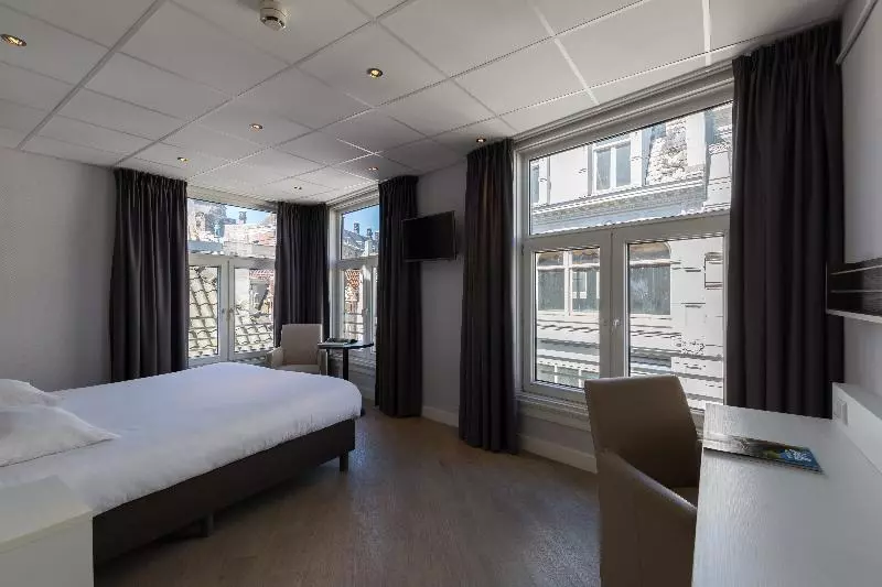 コンフォートルーム, Amsterdam De Roode Leeuw