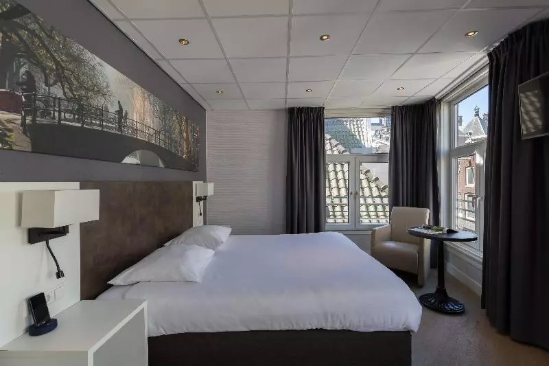コンフォートルーム, Amsterdam De Roode Leeuw