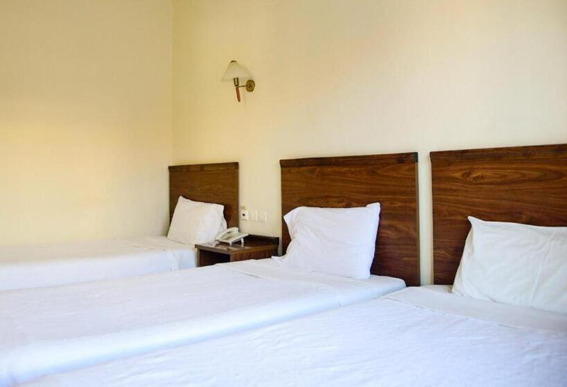 غرفة قياسية ثلاثية, Edelweiss