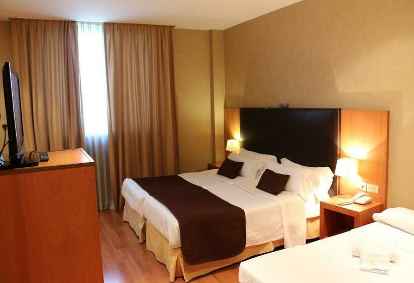 اتاق استاندارد سه نفره, Acta Sant Just