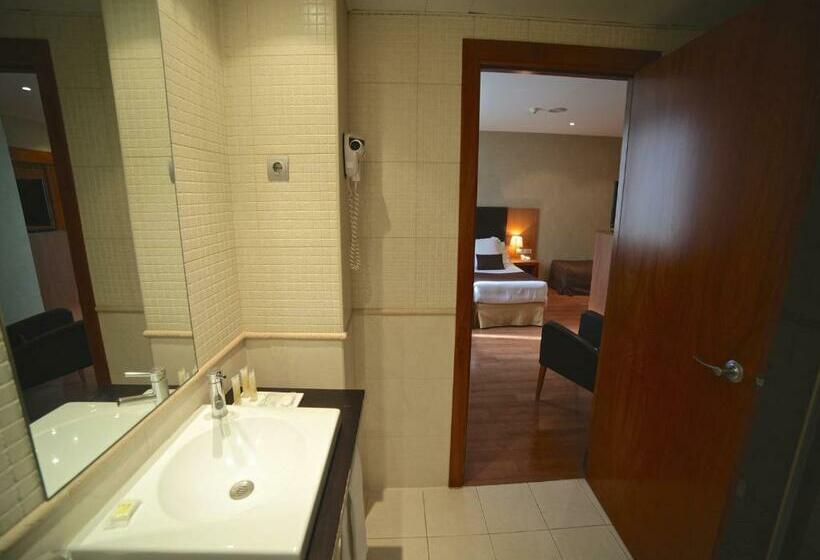 اتاق استاندارد سه نفره, Acta Sant Just