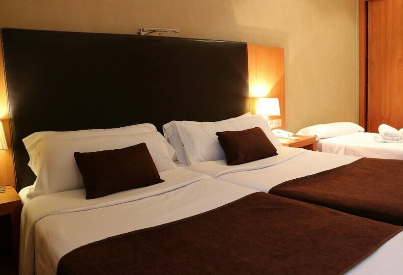 اتاق استاندارد سه نفره, Acta Sant Just