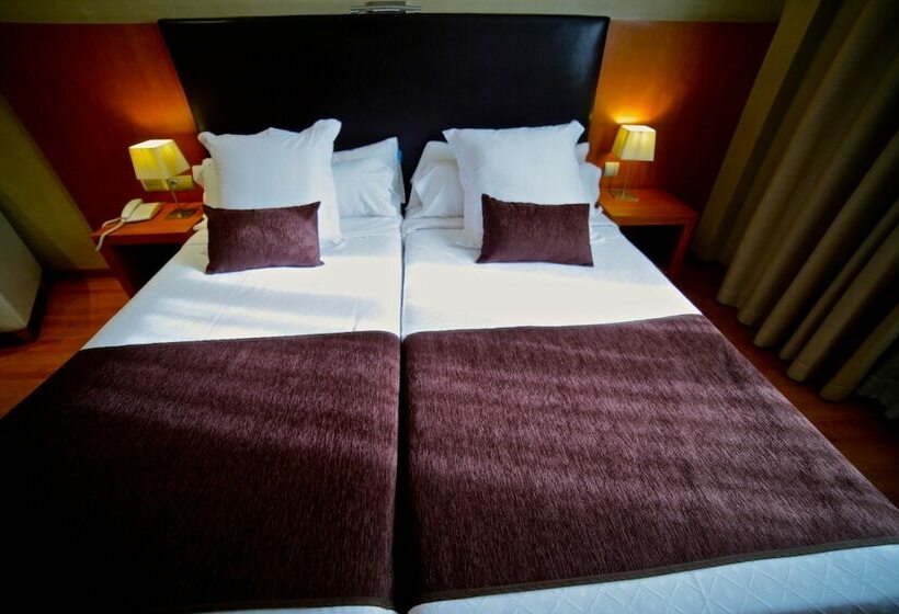 اتاق استاندارد سه نفره, Acta Sant Just