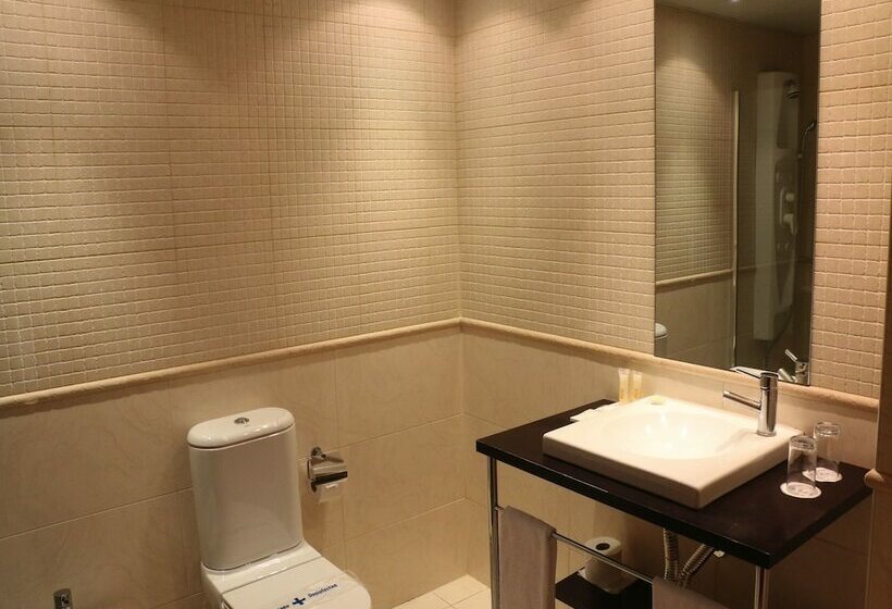 اتاق استاندارد سه نفره, Acta Sant Just