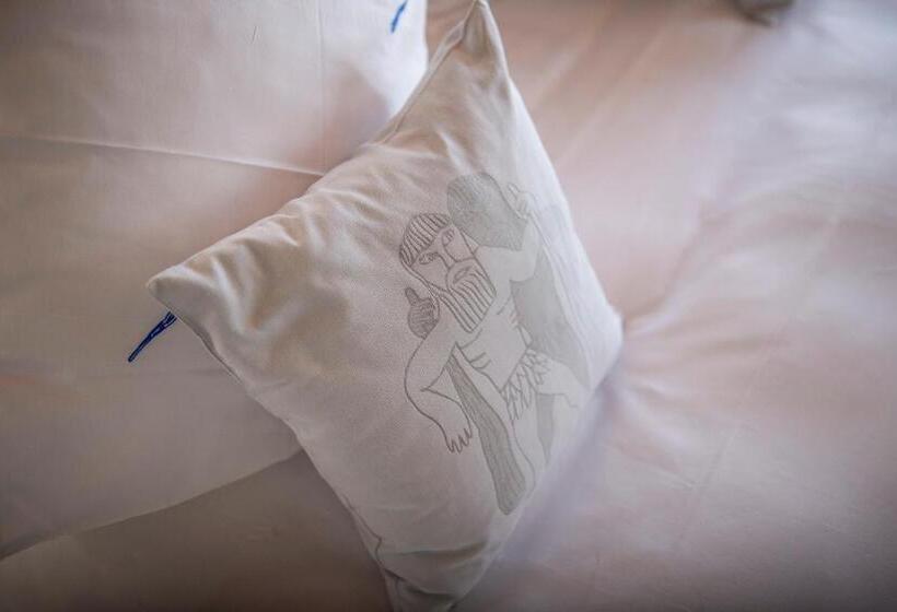 Номер Стандарт, Le Sauvage