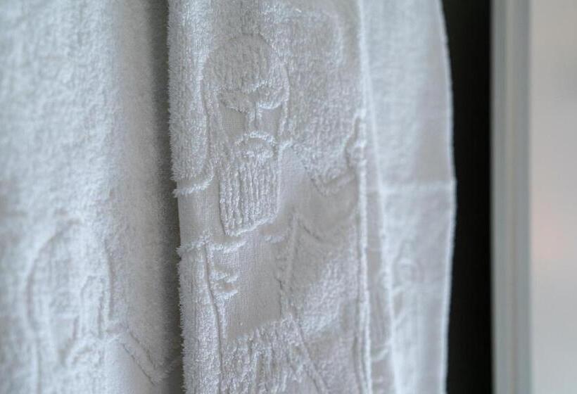 Номер Стандарт, Le Sauvage