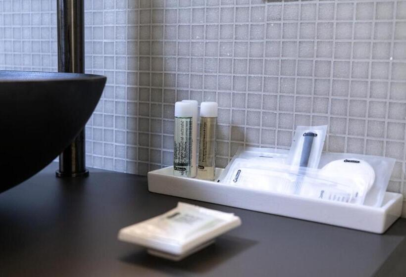 Стандартный Номер Кровать Кинг, Le Sauvage