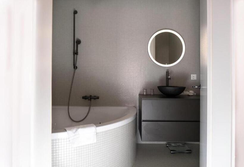 Номер Deluxe, Le Sauvage