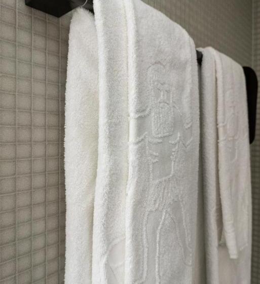 Номер Deluxe, Le Sauvage