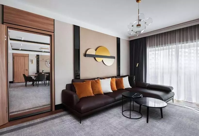 Presidenttisviitti, Radisson Collection Hotel, Warsaw
