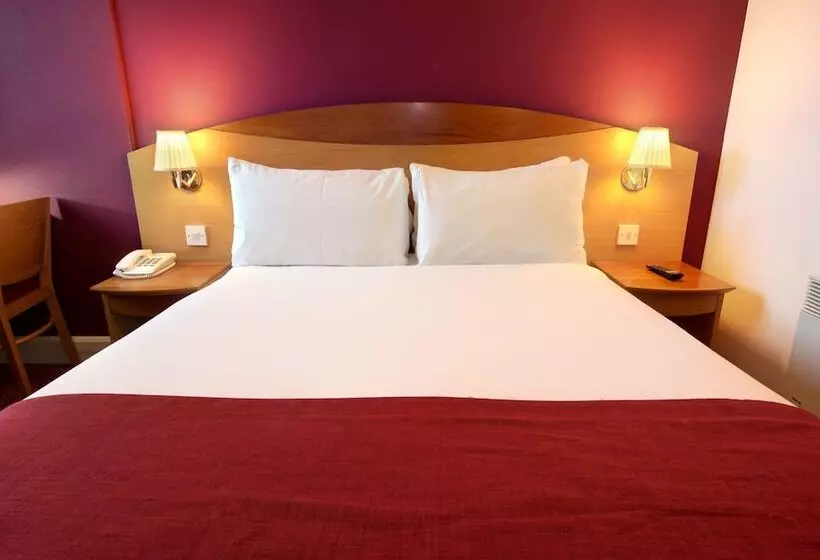 اتاق استاندارد, Waterloo Hub Hotel & Suites