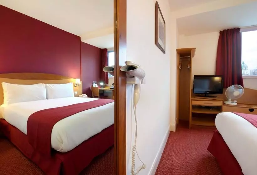 اتاق استاندارد, Waterloo Hub Hotel & Suites