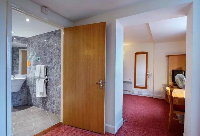 اتاق خانوادگی, Waterloo Hub Hotel & Suites