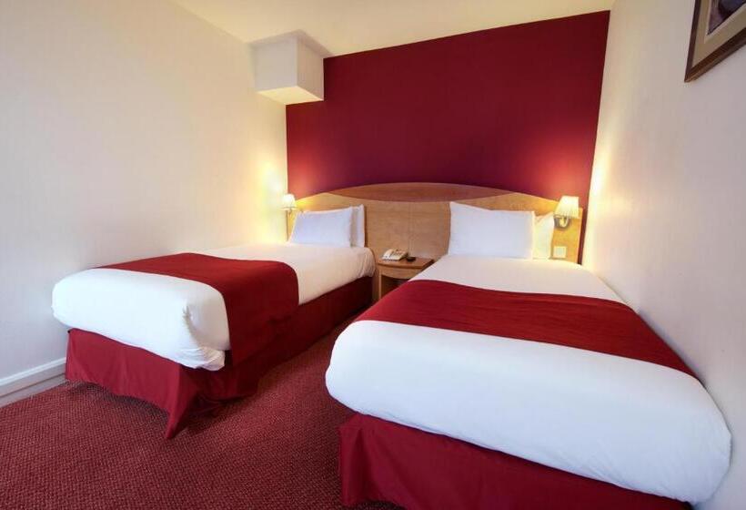 Семейный Номер, Waterloo Hub Hotel & Suites