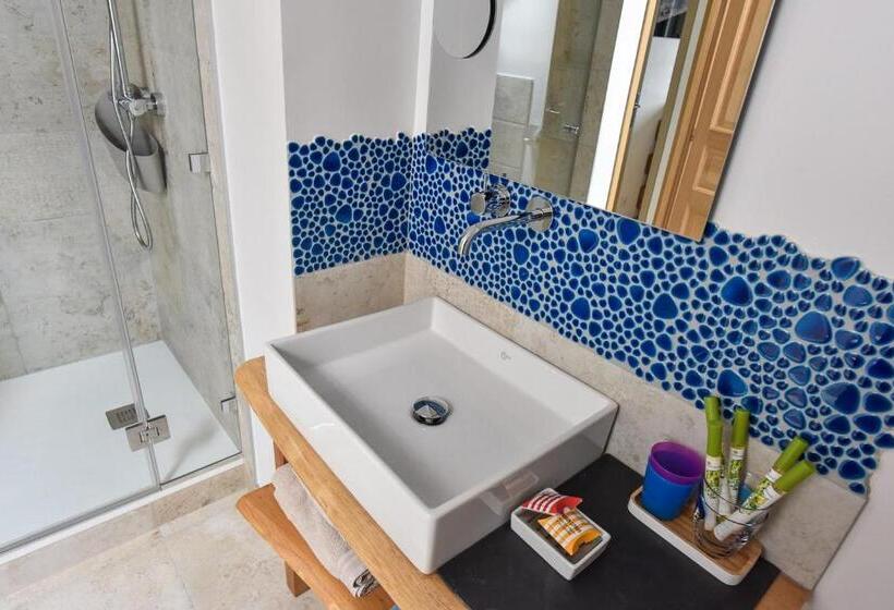 جناح, Petite Emeraude