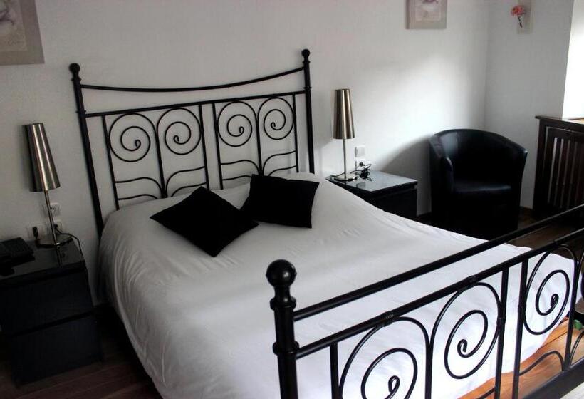 Номер Комфорт, A La Maison Rouge Hôtel & Restaurant