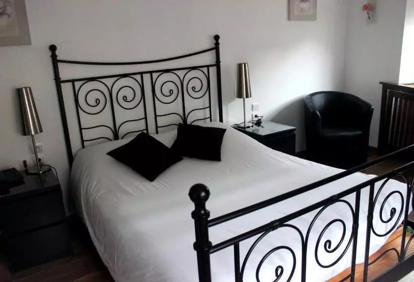 Comfort-huone, A La Maison Rouge Hôtel & Restaurant