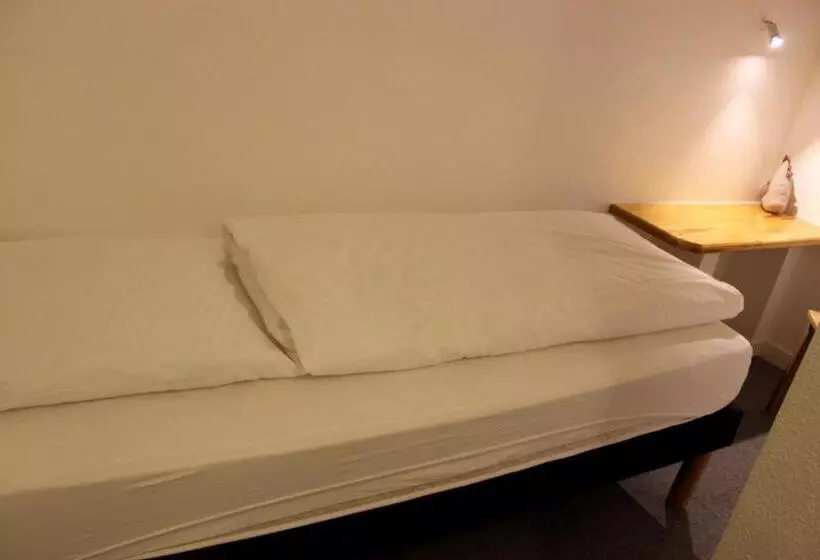 Comfort Kolmen Hengen Huone, A La Maison Rouge Hôtel & Restaurant