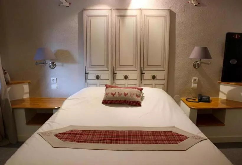 Comfort Kolmen Hengen Huone, A La Maison Rouge Hôtel & Restaurant