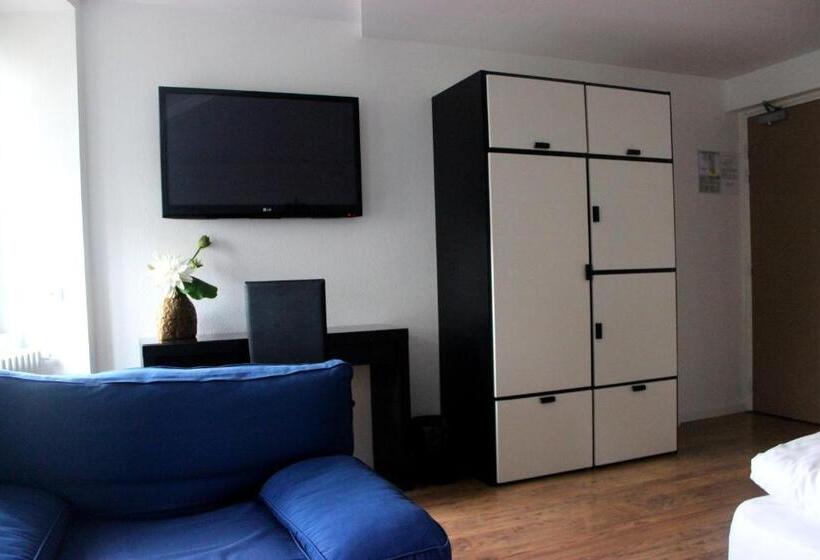 Номер Престиж, A La Maison Rouge Hôtel & Restaurant