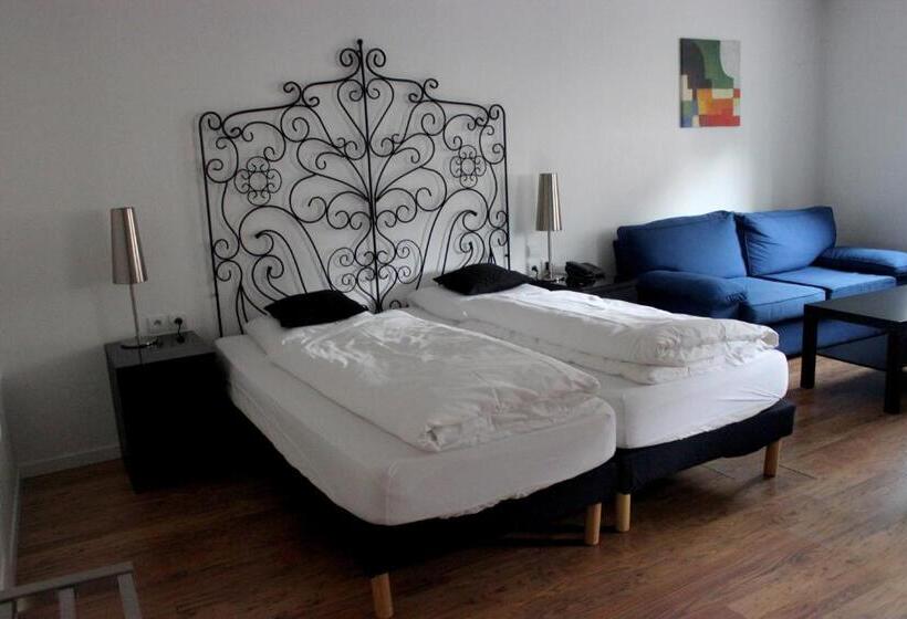 Номер Престиж, A La Maison Rouge Hôtel & Restaurant