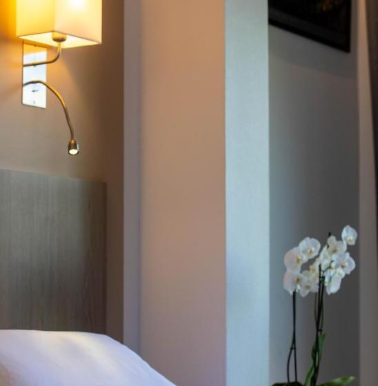 اتاق استاندارد با چشم‌انداز رودخانه, Hôtel Restaurant La Chartreuse Logis De France