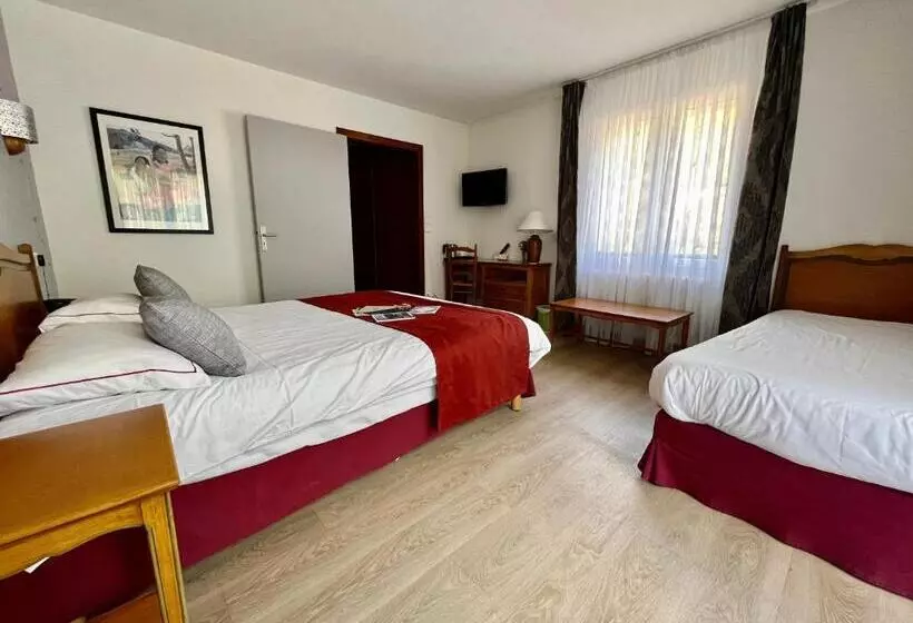 Standard Triple Room with Balcony, Logis Hôtel, Chalets Et Restaurant Les Chatelminés