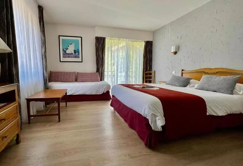 Standard Triple Room with Balcony, Logis Hôtel, Chalets Et Restaurant Les Chatelminés