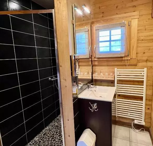 1 Bedroom Chalet, Logis Hôtel, Chalets Et Restaurant Les Chatelminés