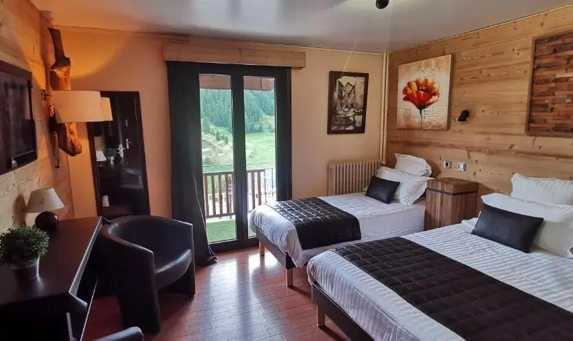 Standard Kolmen Hengen Huone, Hotel l'Escapade