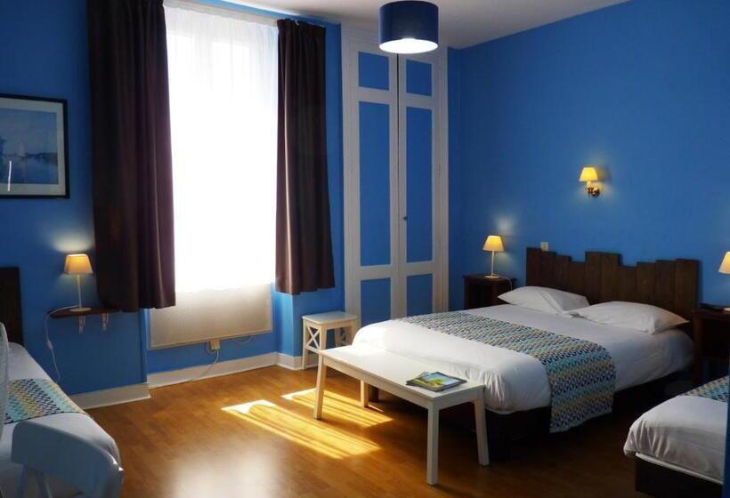 חדר סטנדרט לארבעה, Logis Hôtel Le Cygne