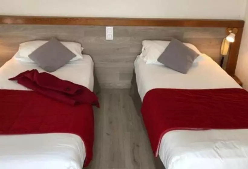 スタンダードトリプルルーム, Logis Hôtels   Hôtel Et Restaurant Les Cordeliers