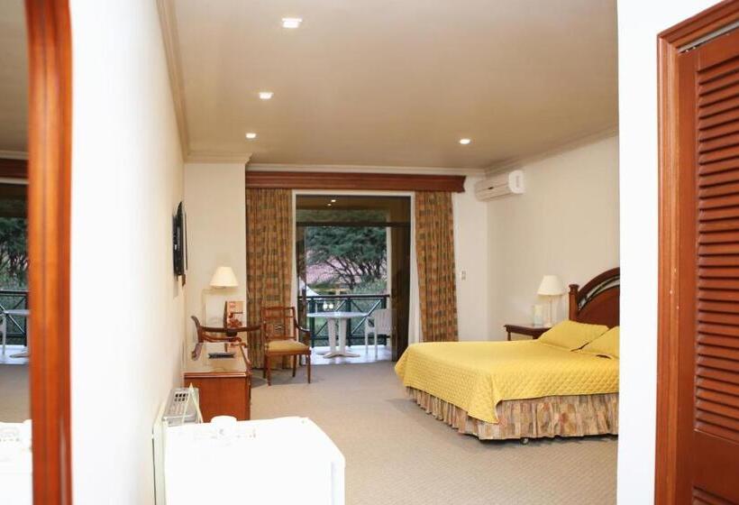 اتاق سوپریور, Los Parrales