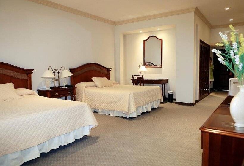 اتاق سوپریور, Los Parrales