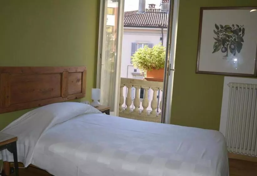 اتاق استاندارد یک نفره, Albergo Bologna