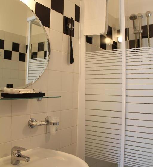 اتاق استاندارد یک نفره, Albergo Bologna