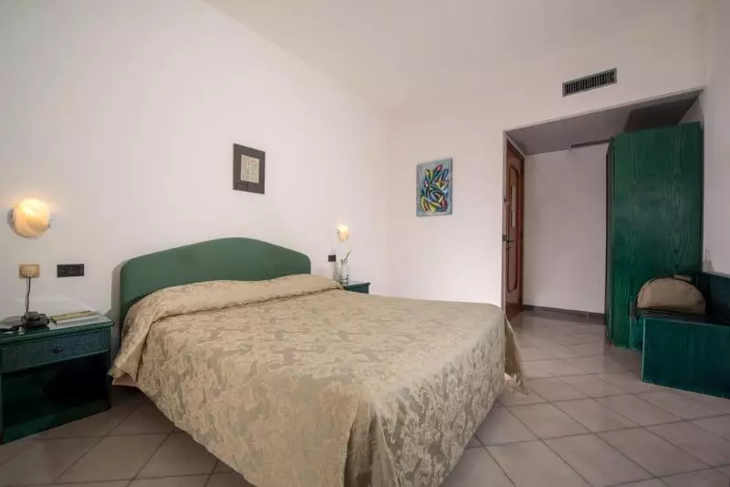 اتاق استاندارد چهارنفره با چشم‌انداز باغ, Albergo Diffuso Bacco Furore