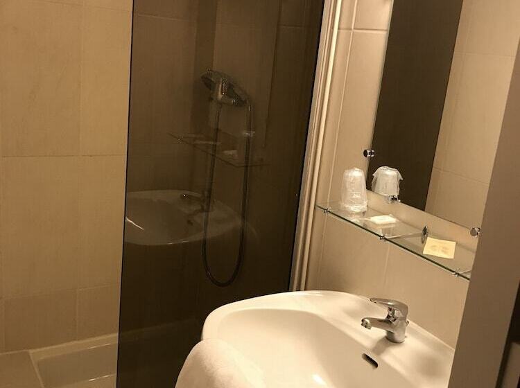 スタンダードシングルルーム, De La Gare