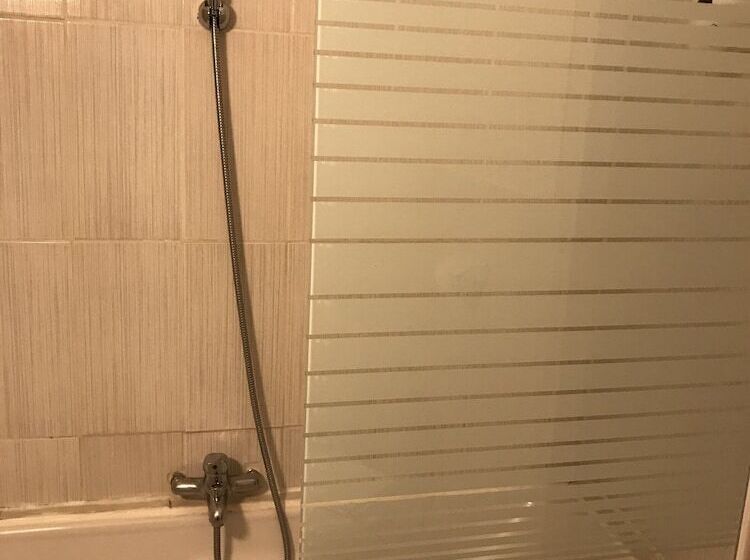 スーペリアールーム, De La Gare