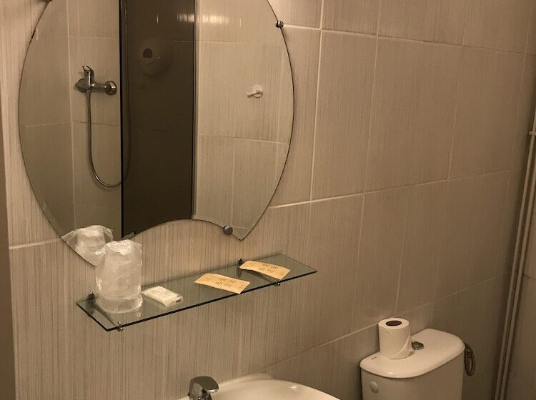 スーペリアールーム, De La Gare