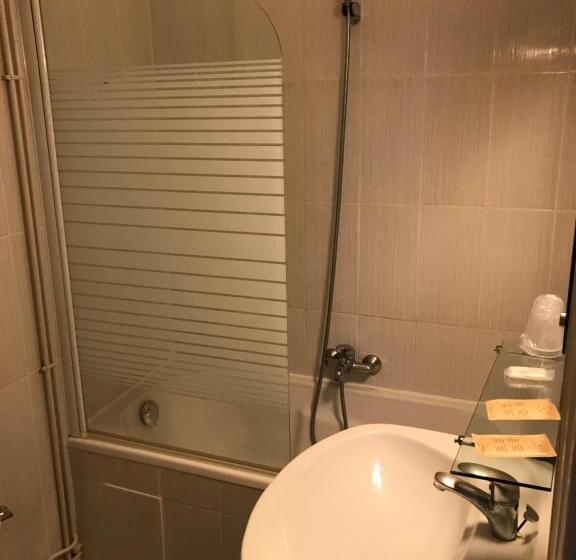 スタンダードシングルルーム, De La Gare