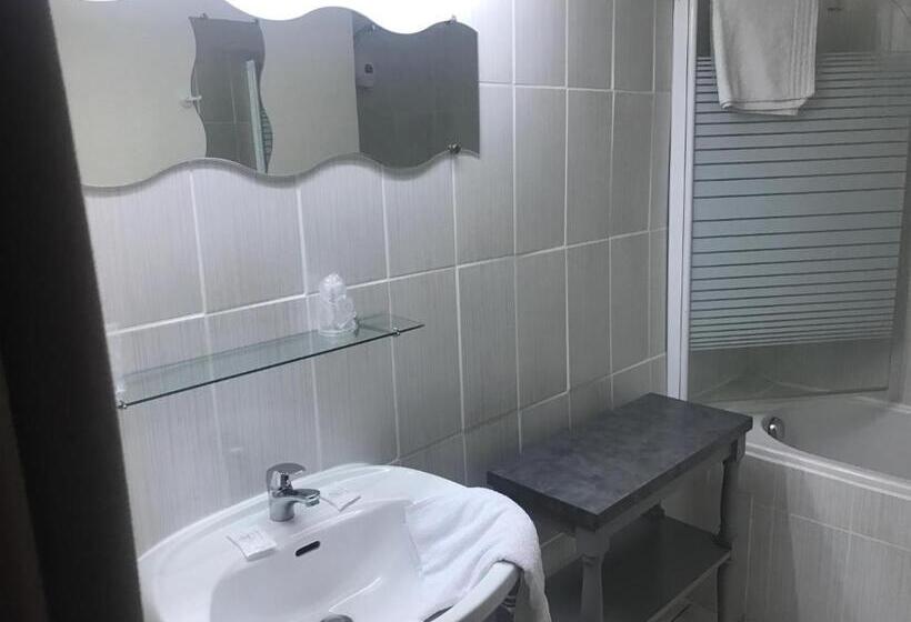 スーペリアファミリールーム, De La Gare