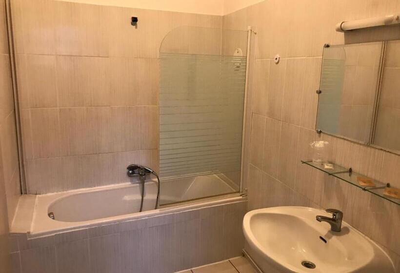 スーペリアールーム, De La Gare