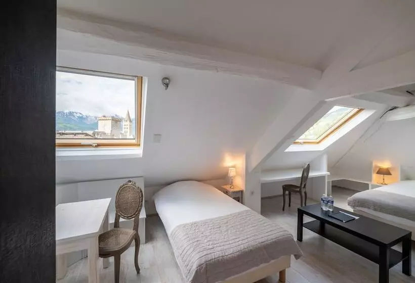 Standard Triple Room, Logis   Hotel De La Mairie
