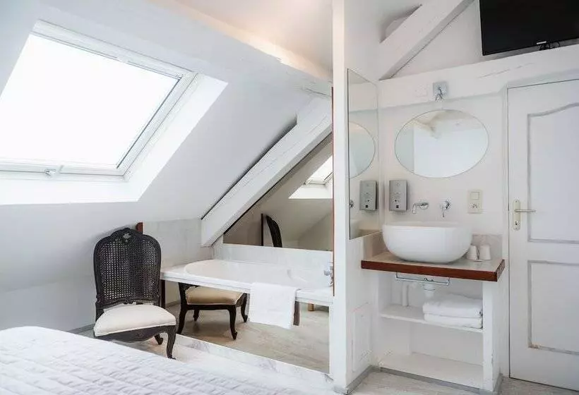 Standard Quadruple Room, Logis   Hotel De La Mairie