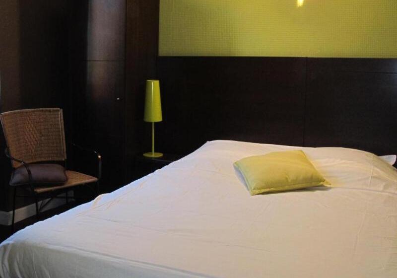 חדר סטנדרט יחיד, Logis Deshors Foujanet